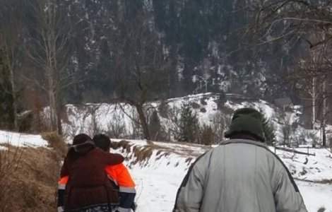 O pacienta a fost carata in spate de medici pentru ca ambulanta nu a putut ajunge la locuinta ei