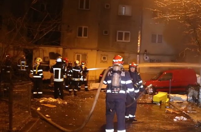 16 masini au fost avariate de o explozie urmata de un incendiu, pe Bulevardul Sincai din Capitala / VIDEO