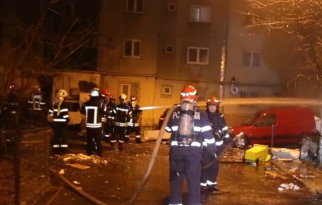 16 masini au fost avariate de o explozie urmata de un incendiu, pe Bulevardul Sincai din Capitala / VIDEO