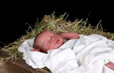 O romanca uimeste Germania: Si-a abandonat copilul in ieslea lui Iisus