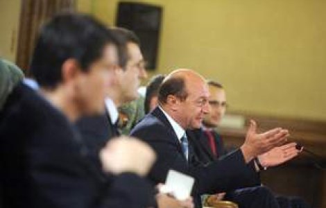 Basescu va anunta, miercuri, primul ministru