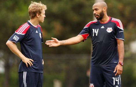  Video Sebastian Vettel a dat-o pe fotbal. S-a antrenat cu Thierry Henry