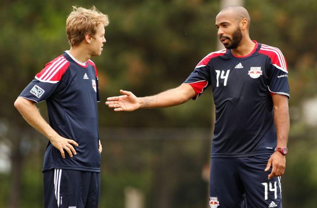 [VIDEO]Sebastian Vettel a dat-o pe fotbal. S-a antrenat cu Thierry Henry