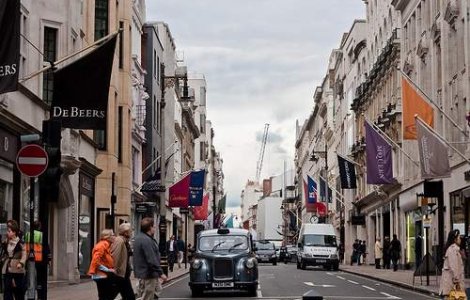 Cat costa sa ai un magazin pe Magheru sau Old Bond Street?