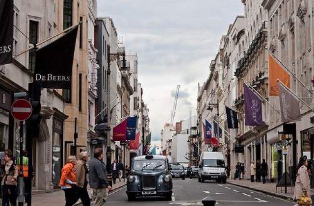 Cat costa sa ai un magazin pe Magheru sau Old Bond Street?