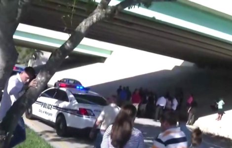 Atac armat la un liceu din Florida: Cel putin 15 morti . Ucigasul, un adolescent cu probleme amator de arme