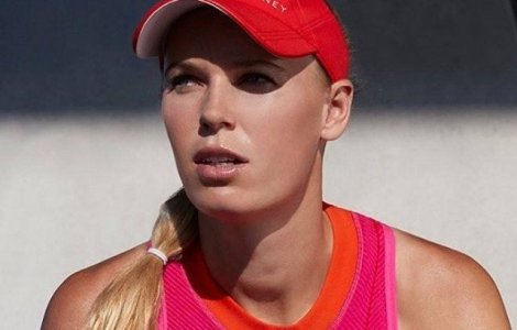 Caroline Wozniacki a intrerupt partida, deranjata de sunetele scoase de Monica Niculescu