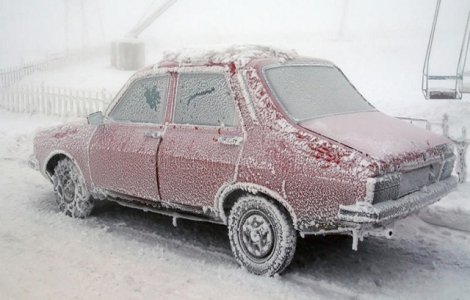 Un barbat a fost gasit inghetat in masina