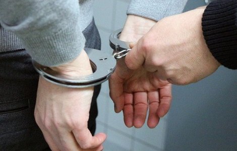 Un barbat din Neamt a fost retinut pentru ca punea minore sa ii trimita filmari indecente