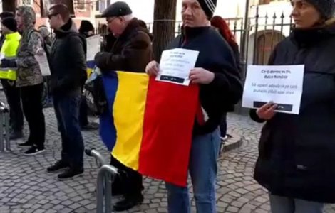 Protest "mut" la Cluj, in fata sediului PSD