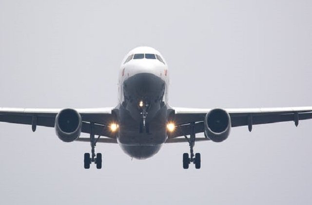 Un avion iranian cu peste 60 de pasageri la bord s-a prabusit. Nu exista supravietuitori