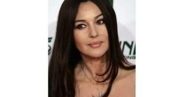  Foto  Monica Bellucci a pozat goala la 46 de ani