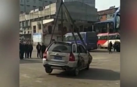 Ce pedeapsa a primit un sofer care si-a parcat masina intr-un loc nepermis/ VIDEO