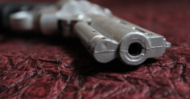 Un elev a intrat cu pistolul in incinta liceului