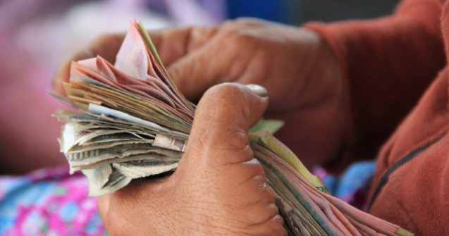 O batrana a fost inselata cu peste 70.000 de lei, prin metoda "accidentul"