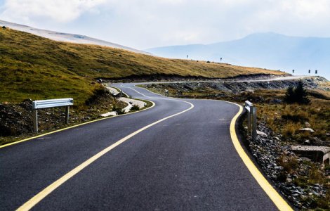 Raport de la Politia Romana: 90% din drumurile tarii au o singura banda pe sens, fapt ce afecteaza siguranta in trafic si timpul de calatorie