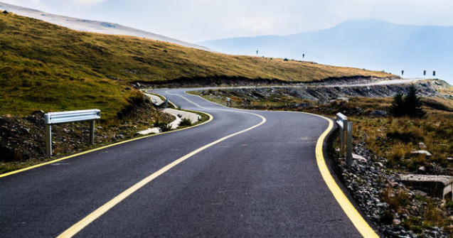 Raport de la Politia Romana: 90% din drumurile tarii au o singura banda pe sens, fapt ce afecteaza siguranta in trafic si timpul de calatorie
