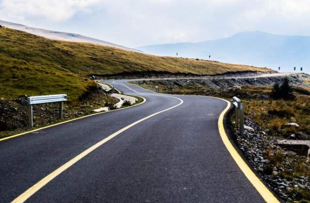 Raport de la Politia Romana: 90% din drumurile tarii au o singura banda pe sens, fapt ce afecteaza siguranta in trafic si timpul de calatorie
