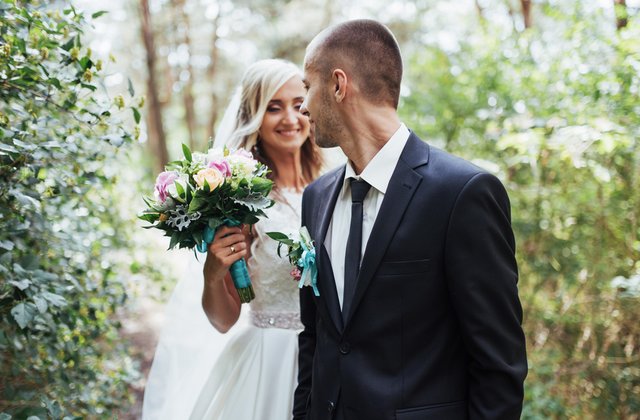 7 semne ca o casnicie nu va rezista, conform fotografilor de nunta