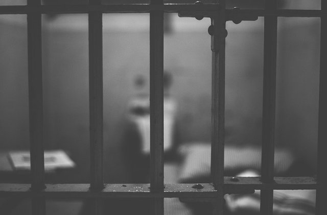 Amnesty International critica dezincriminarea faptelor de coruptie si conditiile din penitenciare din Romania