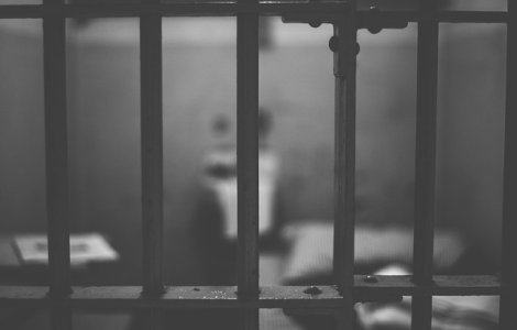 Amnesty International critica dezincriminarea faptelor de coruptie si conditiile din penitenciare din Romania