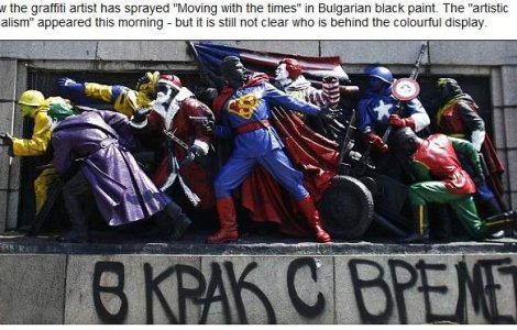 Statuile proletare din Sofia, transformate in super eroi si personaje de desene animate