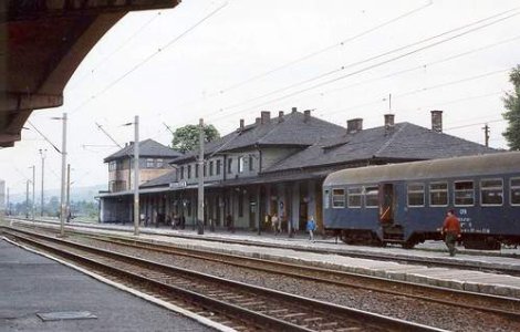 Arad: Un tir a intrat intr-un tren. Traficul feroviar este blocat