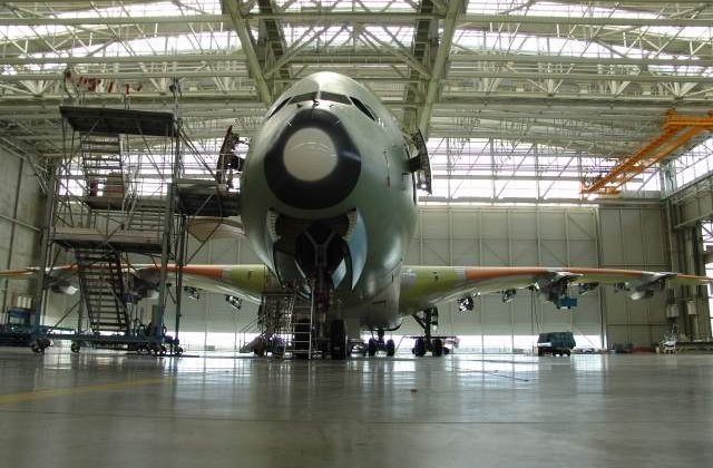 Cum arata fabrica unde se asambleaza cel mai mare avion din lume?