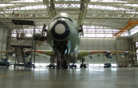 Cum arata fabrica unde se asambleaza cel mai mare avion din lume?