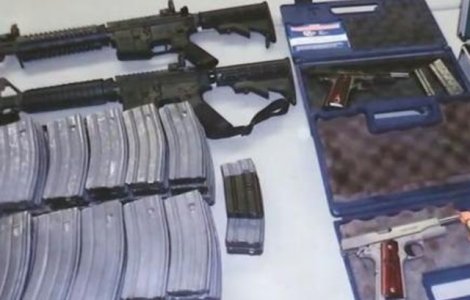 Arsenal de arme gasit in casa unui elev, care ameninta ca va ataca liceul in care invata