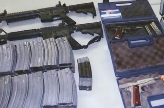 Arsenal de arme gasit in casa unui elev, care ameninta ca va ataca liceul in care invata