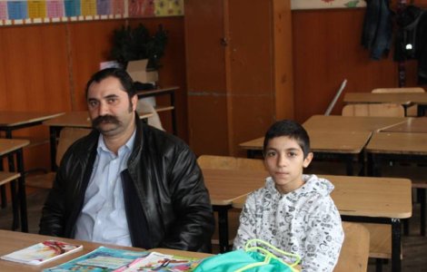 Sansa la educatie. Un barbat de 36 de ani s-a inscris in clasa I