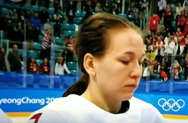 Sportiva din Canada care a refuzat sa poarte medalia de argint si-a cerut scuze pentru gestul sau