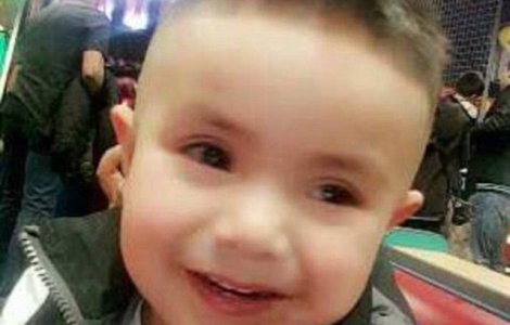 Baietel de doi ani, decapitat de tata si aruncat la gunoi pentru ca nu il lasa sa doarma