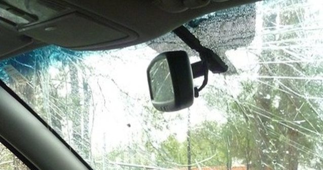 Un tanar in varsta de 21 de ani si-a pierdut viata dupa ce a intrat cu masina intr-un stalp de electricitate