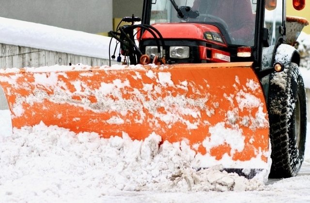 MAI dispune convocarea comitetelor judetene pentru situatii de urgenta si monitorizarea stocurorilor de materiale antiderapante