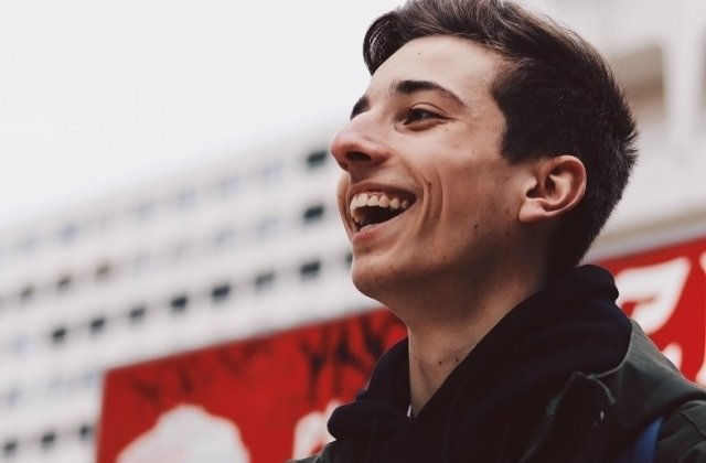 Testeaza-ti cunostintele de cultura generala prin umor: 10 bancuri care iti vor antrena mintea