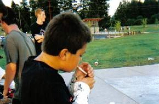 Tineri, saraci si needucati: Cum exploateaza industria tutunului lumea a treia