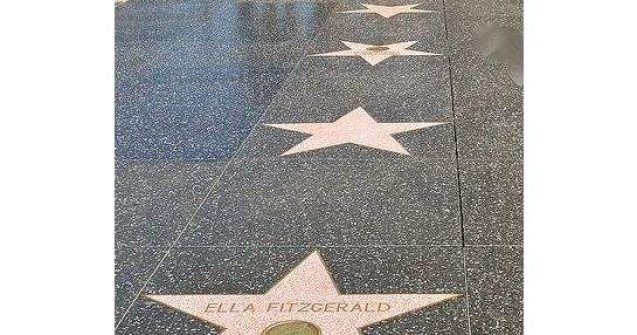 Ce vedete vor fi onorate pe Walk of Fame in 2012?