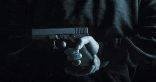 Cu pistolul pe masa, in Parlament