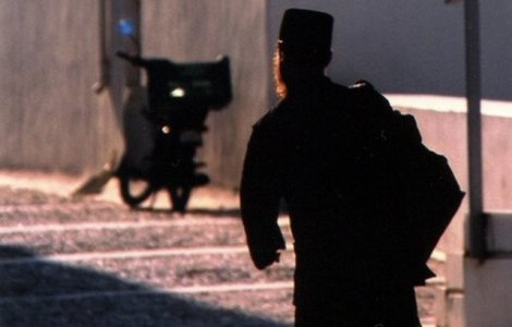 Preot, inculpat pentru viol si agresiuni sexuale asupra unei tinere din parohia sa