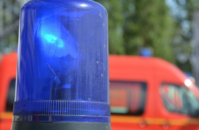 O fetita in varsta de 12 ani a murit dupa ce a cazut de la etajul opt