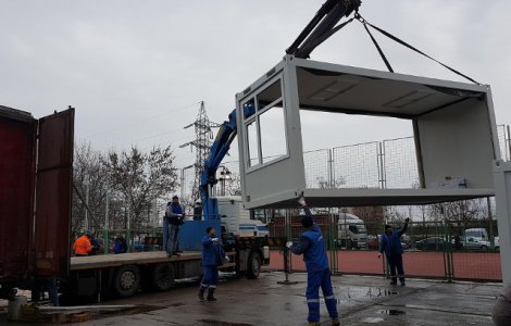 Elevii unei scoli din Timisoara invata in containere modulare
