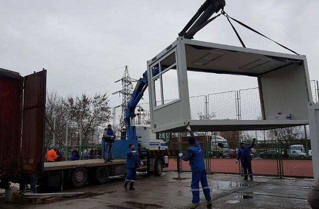 Elevii unei scoli din Timisoara invata in containere modulare