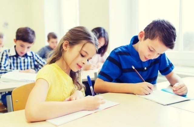 Elevii si-au pus imaginatia la treaba: 10+ cele mai amuzante raspunsuri la teste