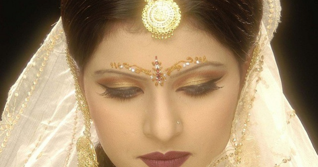 Un indian a fost parasit in fata altarului pentru ca era chel