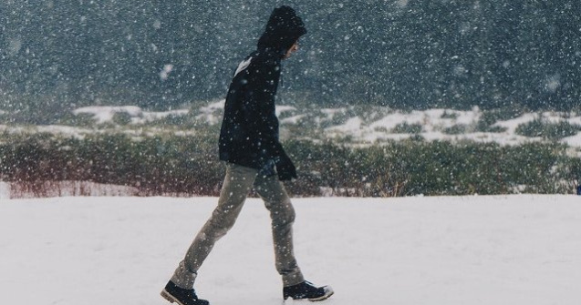 Adolescent, salvat de politisti dupa ce s-a ratacit din cauza viscolului