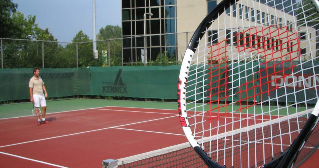 Ruxandra Dragomir si Lucian Viziru joaca tenis in scop caritabil