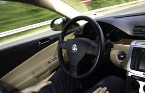 Volkswagen testeaza sistemul care conduce singur masina