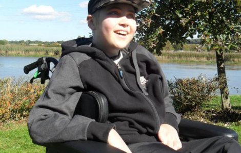 Medicii i-au spus de 16 ori ca mai are doar cateva zile de trait, dar un adolescent britanic a sfidat moartea